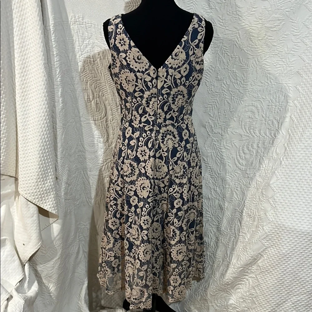 Floral Lace Sleeveless Dress‎